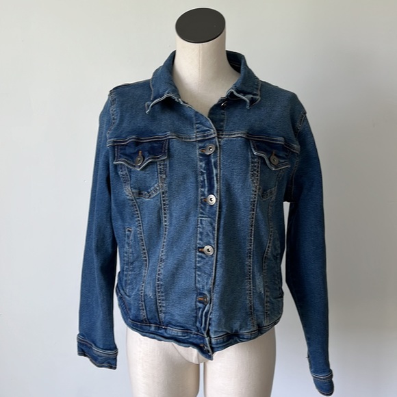 TORRID denim jacket women’s size 10/12 - Picture 1 of 12